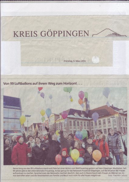 Nenas Song von den99 Luftballons stand wohl Pate bei einer Aktion zum Welfrauentag gestern auf dem Nenas Song von den99 Luftballons stand wohl Pate bei einer Aktion zum Welfrauentag gestern auf dem